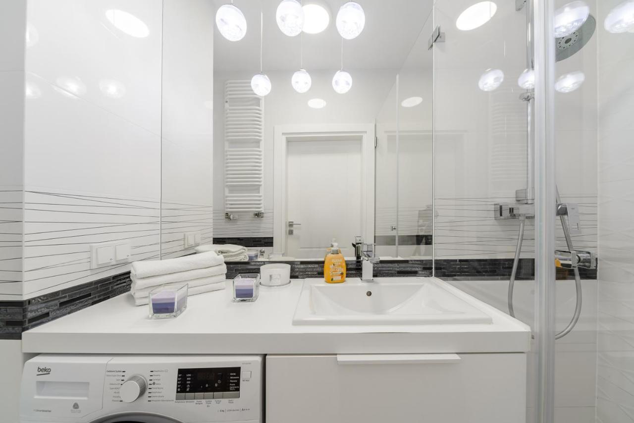 Luxury Apartment On Grzybowska Street Warsawa Bagian luar foto